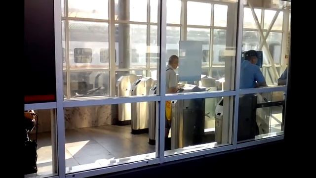 Как объявляют поезда на Курском вокзале в Москве утром/train terminal announcements. смотреть онлайн