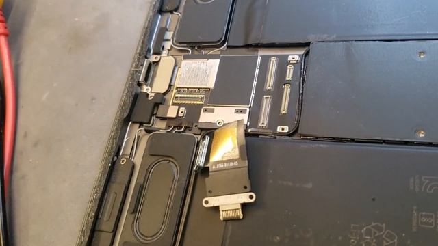 iPad Pro 11" liquid damaged USB Type C charging port replacement ? #ipadrepair смотреть онлайн