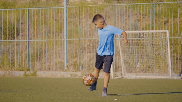 5 Easy Football Skills for Kids & Beginner - Tutorial смотреть онлайн
