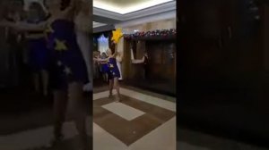 Классный танец с переодеванием!!!Шикарно!!!