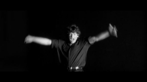 And Now Max Q | Mystify: Michael Hutchence (Extra)