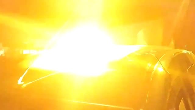 Проблесковый LED маячок на крышу на магните 8 программ 12V   24V