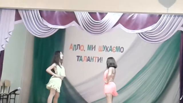 Алло, ми шукаємо таланти!Выступление учениц 8-Б класса смотреть онлайн