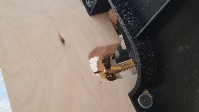 Самодельная присадочная каретка для шкантов на фрезер смотреть онлайн