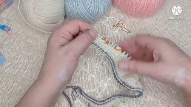 Детская кофточка с воротником связана спицами?? смотреть онлайн