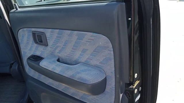 TOYOTA HILUX 2000 MODEL PETROL AUTOMATIC смотреть онлайн