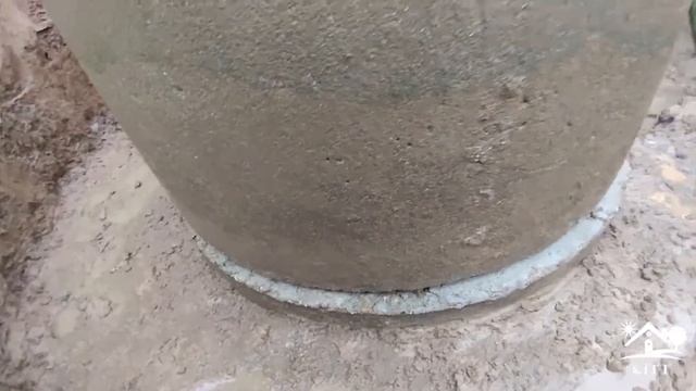 Водоснабжение из колодца. Ввод воды в дом. Часть 1. Ремонт колодца, глиняный замок смотреть онлайн