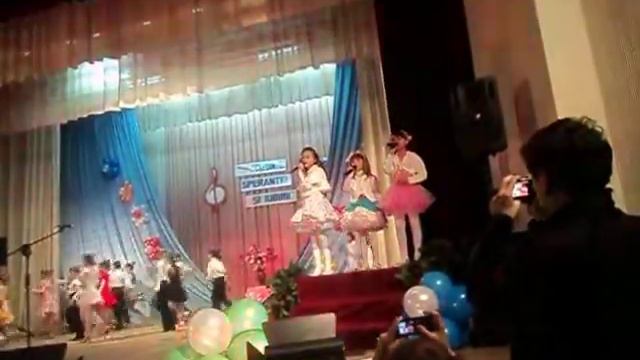 Вера Надежда Любовь поёт Виталинка 6.04.2012.AVI смотреть онлайн