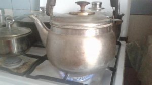 Чайник на плите