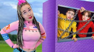 Заперла Друзей В Непробиваемом Ящике! (ЛУНОМОСИК)