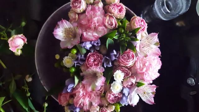 DIY | КАК СДЕЛАТЬ КОРОБКУ С ЦВЕТАМИ И ПЕЧЕНЬКАМИ Flowers and Macaroons ? смотреть онлайн