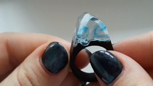 Кольцо из дерева и смолы - Снежные горы смотреть онлайн