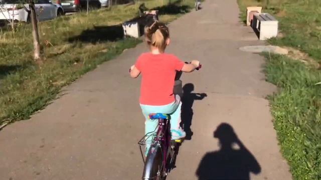 Сезон велосипедов ?. Подожди свою сестреночку! В кинотеатре в ТРЦ Кварц ?️. смотреть онлайн