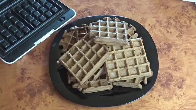 Вкусные домашние мягкие вафли в вафельнице. смотреть онлайн