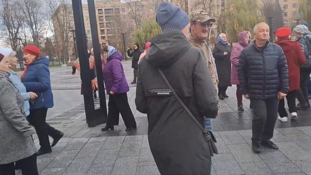 ГОРИТ КАЛИНЬІ ЦВЕТ ❤️ТАНЦЬІ НА ПЛОЩАДИ СВОБОДЫ❤️ ХАРЬКОВ 2023 смотреть онлайн