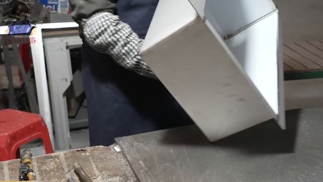 The amazing process of producing high quality stainless steel sinks by hand. China Sink Factory смотреть онлайн
