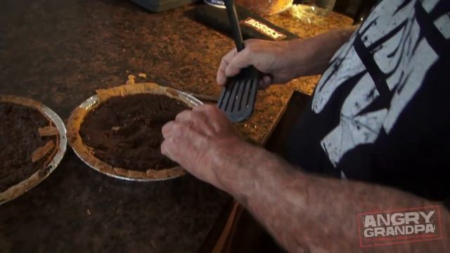 SWEET POTATO PIE THROWDOWN! смотреть онлайн