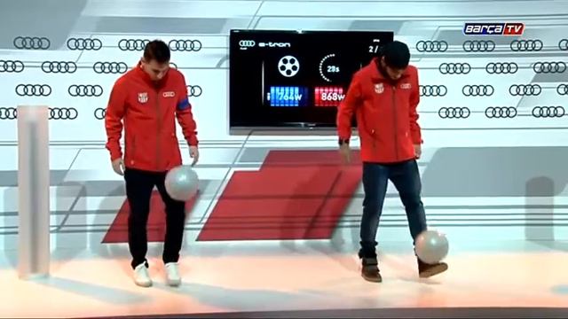 КТО ЖЕ БОЛЬШЕ НАБИВАЕТ МЯЧ | Messi VS Neymar смотреть онлайн