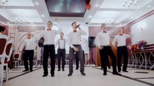 Оригинальное поздравление-подарок от друзей на свадьбу (Песня и танец)