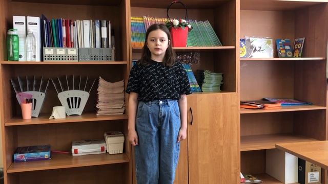 Гололобова Валерия - "Много есть профессий разных" смотреть онлайн