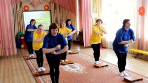 Спортивный танец педагогов на степах