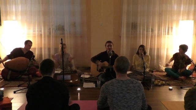 Гаятри мантра. Киртаны. Мантры. Бхакти Марга. Дмитрий Альвар и друзья смотреть онлайн