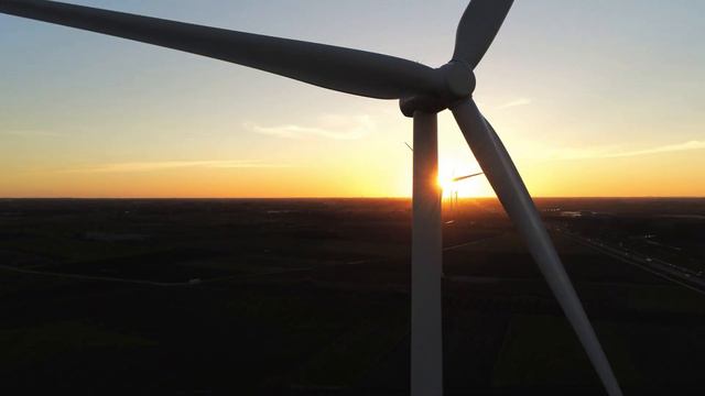 Wind turbine at sunset - drone Parrot Anafi смотреть онлайн