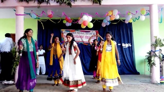 Ankudonku song (apthamitra) from old students смотреть онлайн