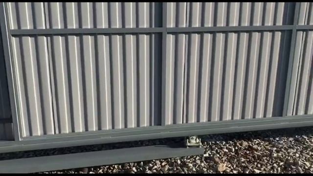Отзыв. Комбинированный забор из профнастила и сварной сетки с автоматическими откатными воротами смотреть онлайн