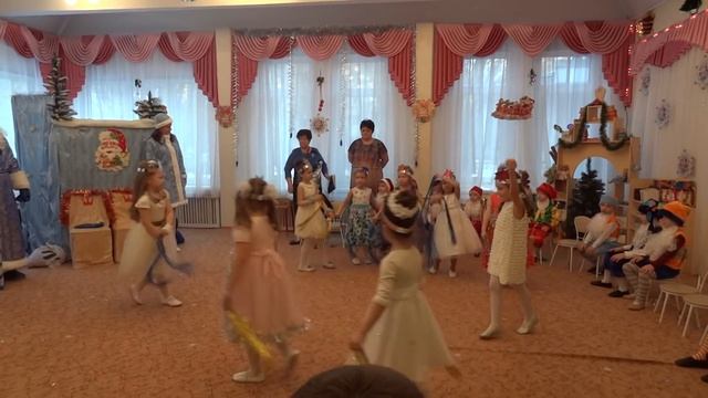 Танец звёздочек. Детский сад 136 смотреть онлайн
