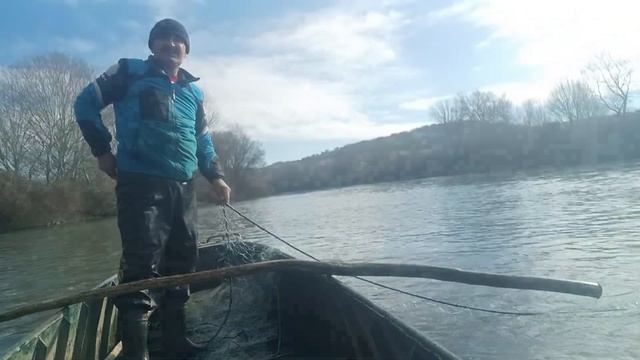 İYİ BİR HAVADA BALIK AVI-SAZAN AVI-YAYIN AVI-SERPME İLE BALIK AVI-Ловит рыбу