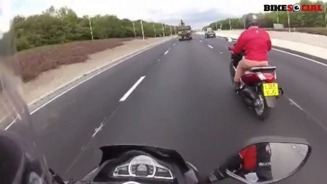 Honda PCX125 vs Yamaha NMAX - Scooter Review смотреть онлайн