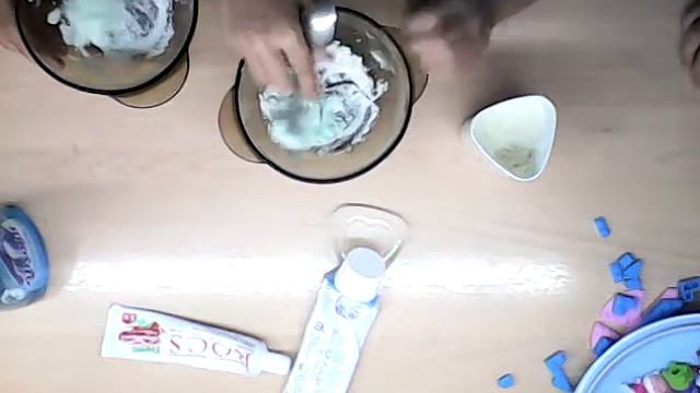 Делаем лизуна (жвачку для рук) Без клея из муки, мыла, зубной пасты! смотреть онлайн