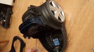 Пылесос Philips FC9573.  Разборка пылесоса и ремонт фиксации сетевого шнура.