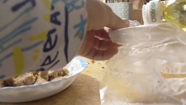 Как приготовить Сухарики за Две Минуты !!! Получилось как в магазине смотреть онлайн