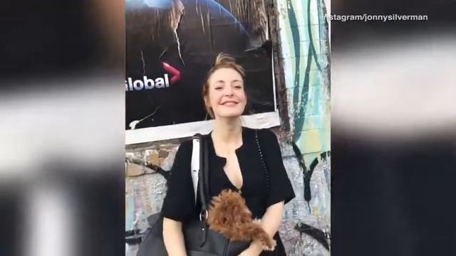 Jonathan Silverman shows off Jennifer Finnigan and their pooch смотреть онлайн