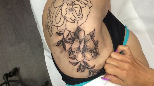Flowers Tattoo - Whip Pepper Shading ,Time Lapse and Real Time , Black and Grey Tattoo смотреть онлайн