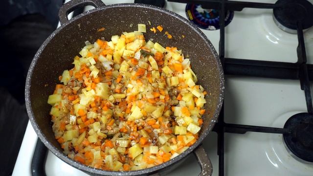 ПОПУЛЯРНЫЙ СУП СССР  ? ИЗ КИЛЬКИ В ТОМАТНОМ СОУСЕ!Рецепт который готовиться 20 мин,а съедается за 5