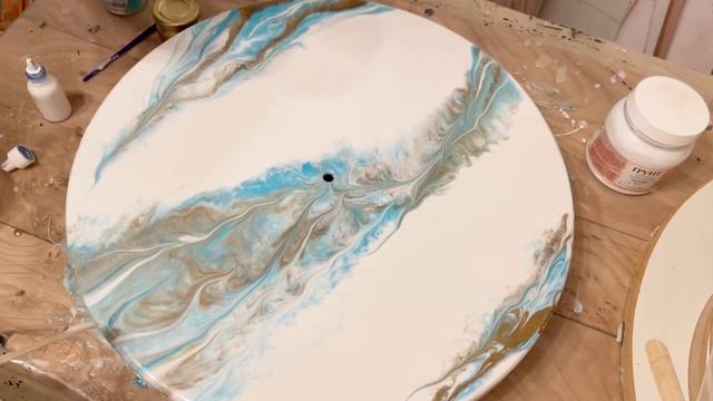 DIY. Wall clock made of epoxy resin. White, blue and gold. смотреть онлайн