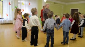 Веселая игра с бабушками Узнай по голосу Утренник 8 Марта в детском саду