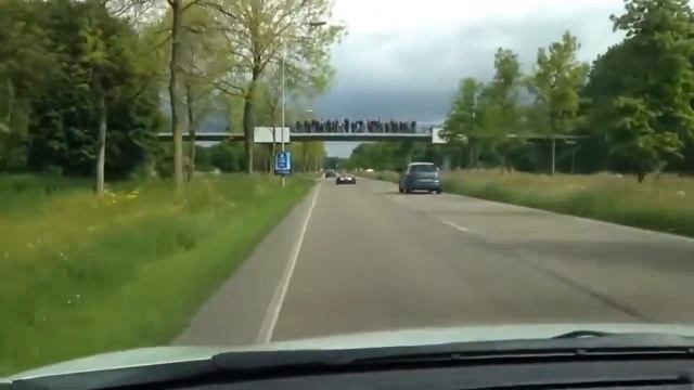 SUPER FAST F1 CAR IN TRAFFIC !!! смотреть онлайн