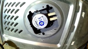 Как добраться и снять двигатель микроволновки (поворотного стола, тарелки).