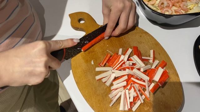 Салат с кальмарами и креветками. Салат из морепродуктов. Белковый салат. смотреть онлайн