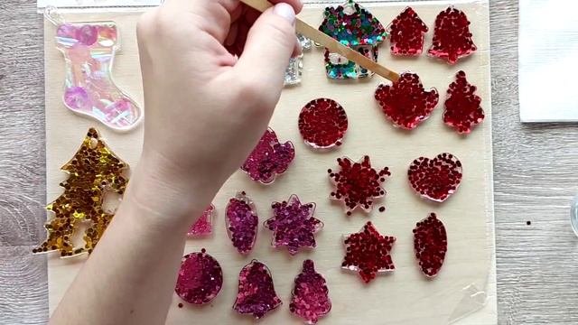 НОВОГОДНИЕ ИГРУШКИ ИЗ ЭПОКСИДНОЙ СМОЛЫ /CHRISTMAS TOYS MADE OF EPOXY RESIN смотреть онлайн