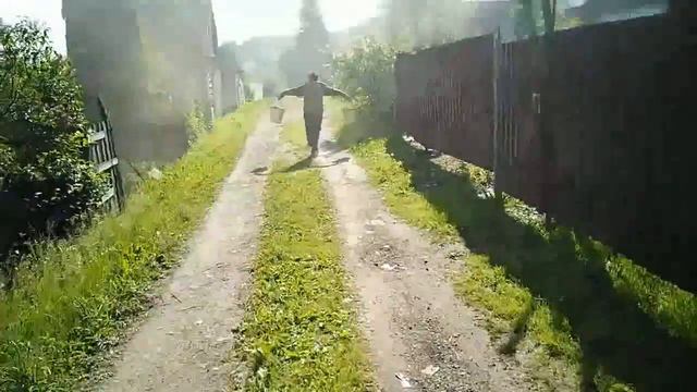 Shaolin Granny )) "Бабка из Шаолиня" несет ведра с водой ) смотреть онлайн