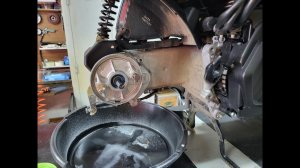 смазка механизма заднего тормоза скутера Yamaha JOG AY 01