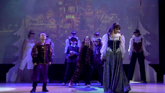 Счастье не вешает нос. Исп. Саша Пучков и ученики студии "Взлетная полоса" смотреть онлайн