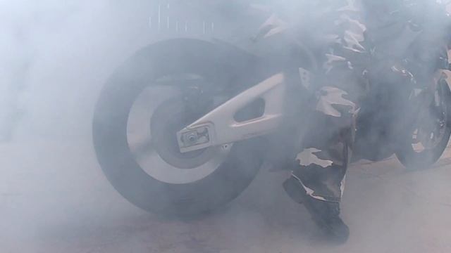 Burnout 2011 Honda CBR600rr смотреть онлайн