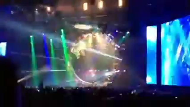 Tommy Lee & Carrot Top video on the drum coaster смотреть онлайн