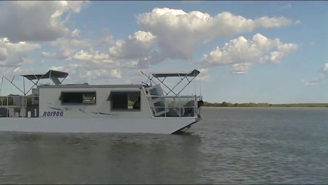 NQ Adventure Craft in Karumba showing off the houseboat. смотреть онлайн